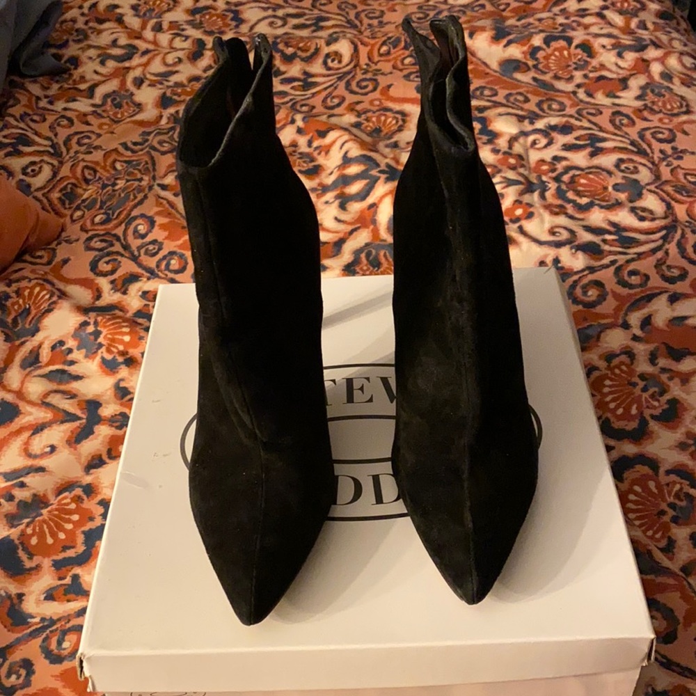 Steve Madden black suede Carey boot